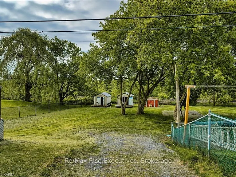 631 Aylmer Cres #1 — Photo 19