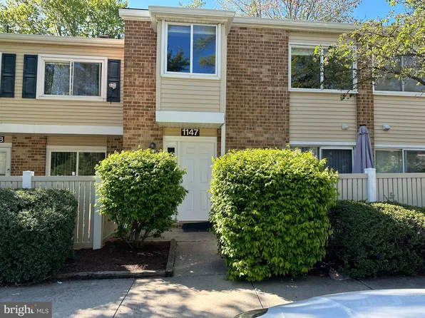 1147 Golden Pond Ct, Voorhees, NJ 08043