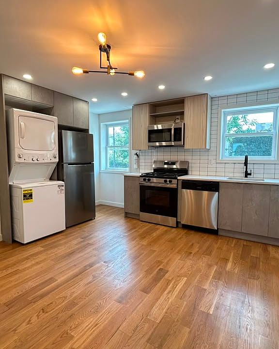 1st image of 110 Chestnut St #5