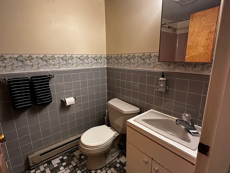 511 E 6th St #1 — Photo 5