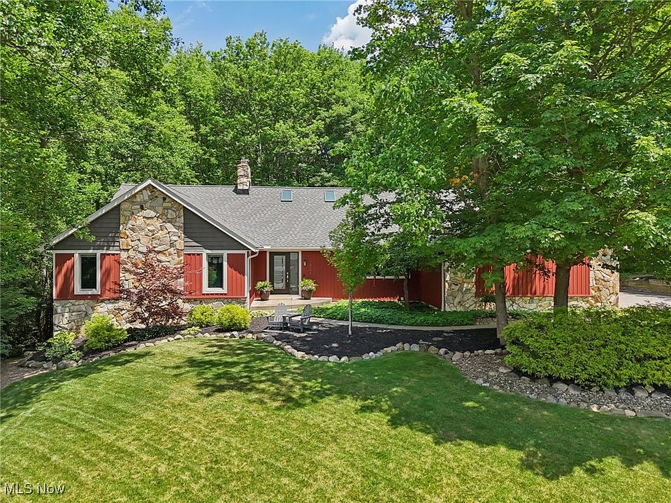 1st image of 3135 Pine Lake Dr