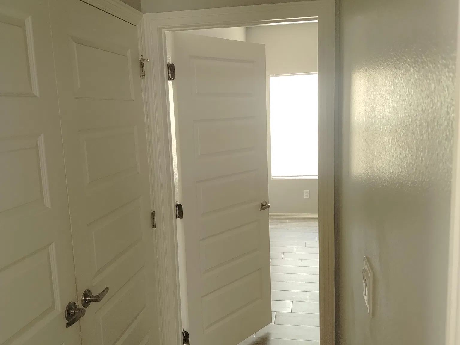 3 bed, 1100 sqft, $1,250 — Photo 2