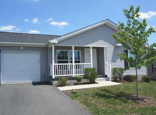 10 Dusk Dr, Douglassville, PA 19518
