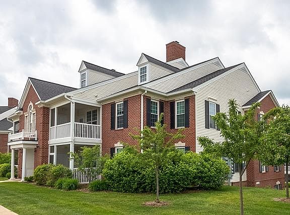 2nd image of 1062 W Summerfield Glen Cir #70