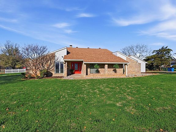 2nd image of 321 Oakview Dr