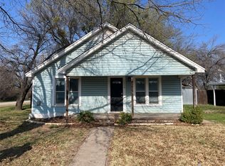 110 S Hubbard St, Alvord, TX 76225