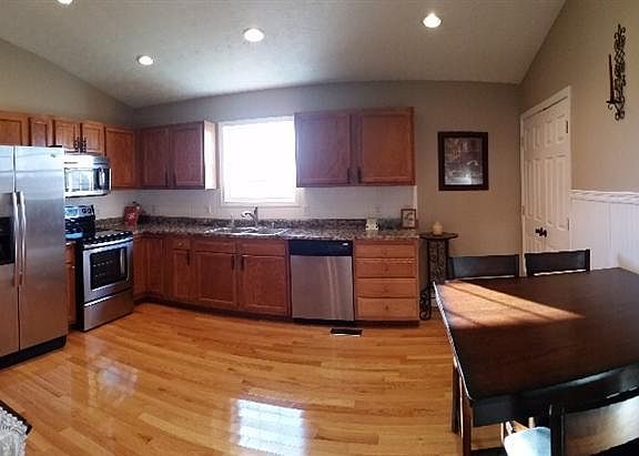 5th image of 200 Bristol Ln