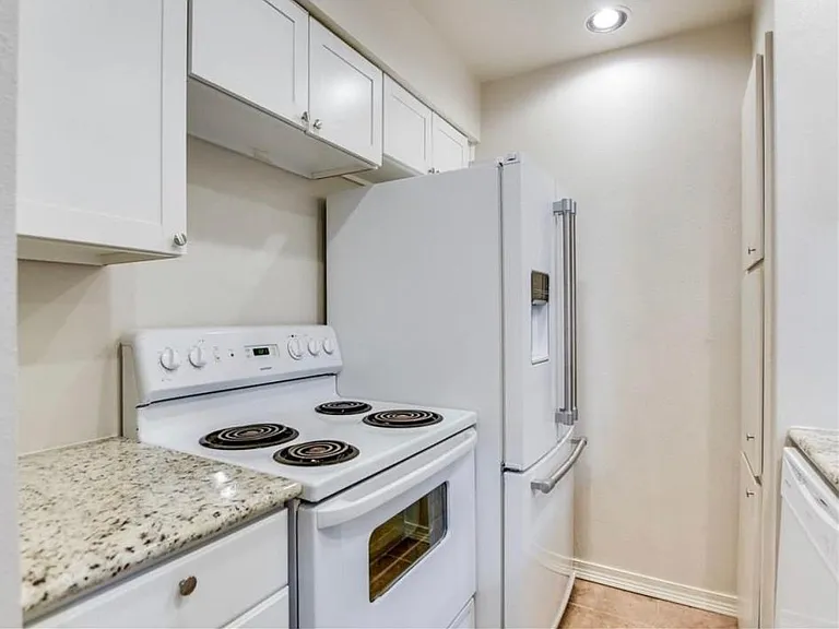 2905 Swisher St #307 — Photo 3