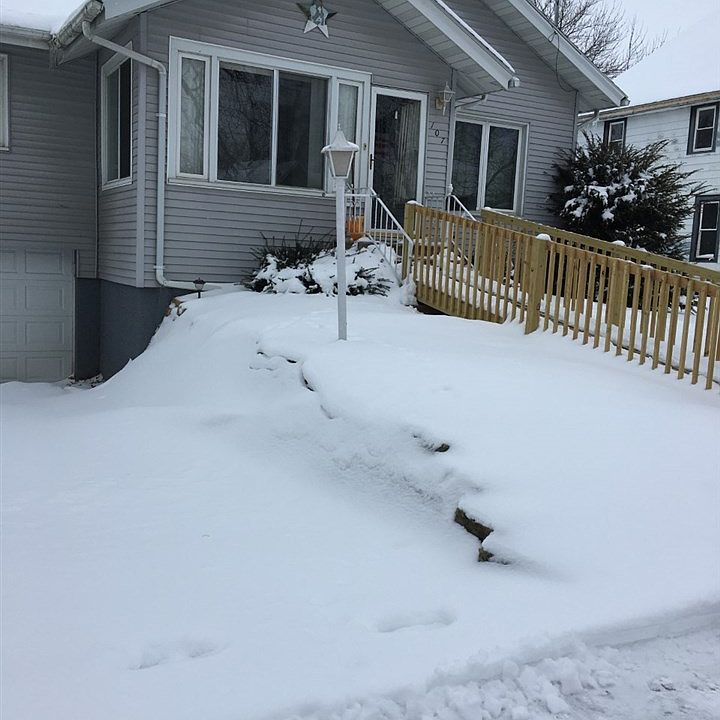 1st image of 107 6th St NW