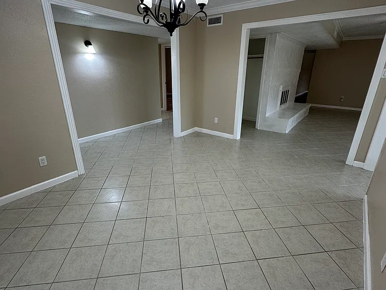 3902 Acorn Green Dr — Photo 2