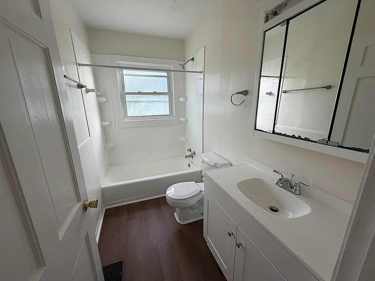 203 W Elm St — Photo 17