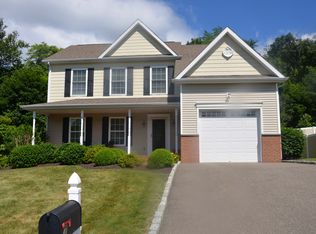 7 Pataki Farm Rd, Peekskill, NY 10566