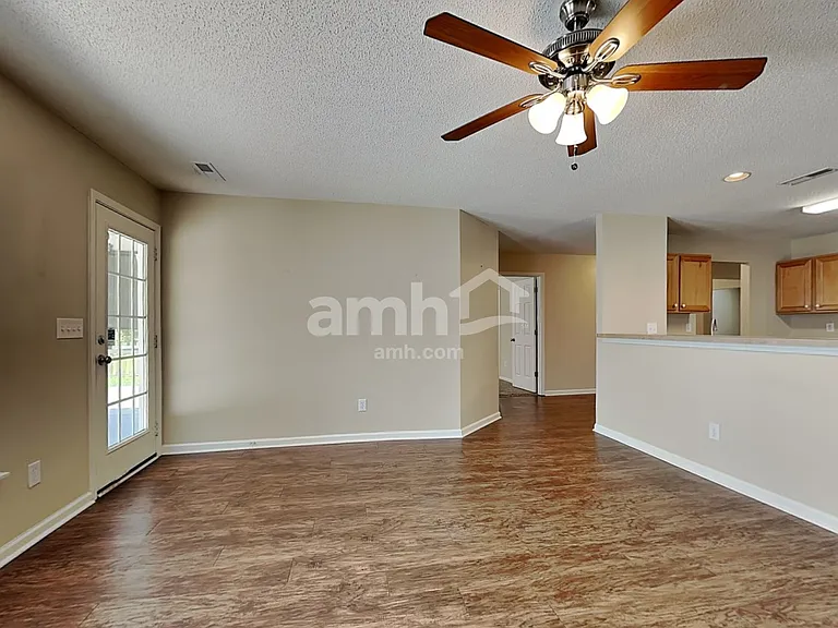 5013 Springdale Dr — Photo 4