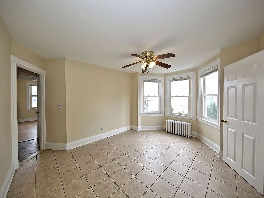 Apartment for Rent — Photo 2
