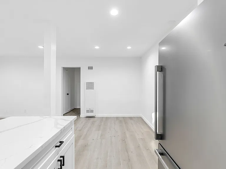 1138 Cardiff Avenue — Photo 3