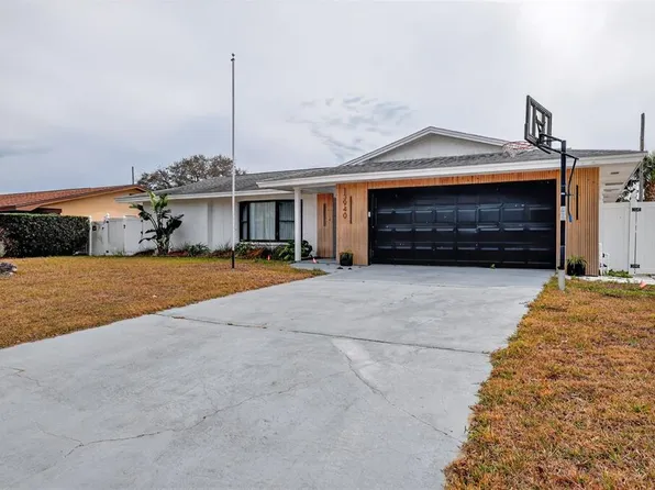 13940 Antigua Dr, Seminole, FL 33776