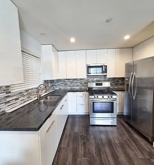 2651 S Hobart Blvd #6 — Photo 3