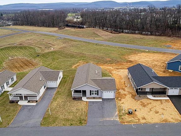4th image of 24 Burke Dr