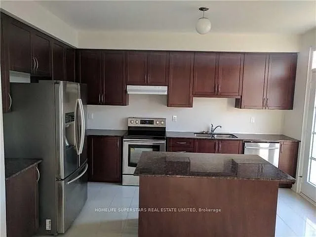 34 Lowther Ave — Photo 3
