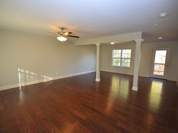 3rd image of 219 Holland View Dr