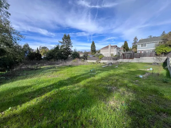 2 Kaspian Ct, Aptos, CA 95003