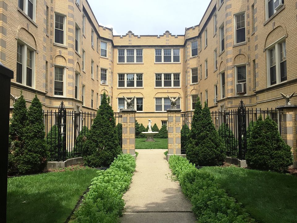1st image of 2028 W Berwyn Ave APT 2B