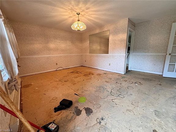 4th image of 506 Wray St