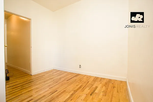 Rented by Jonis Realty | media 20