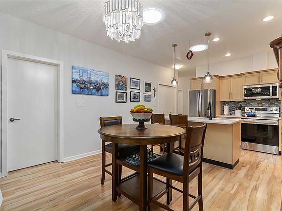 3rd image of 6373 Shambrook Dr