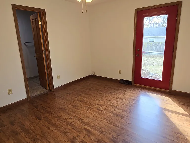 1914 Christine Ln — Photo 11