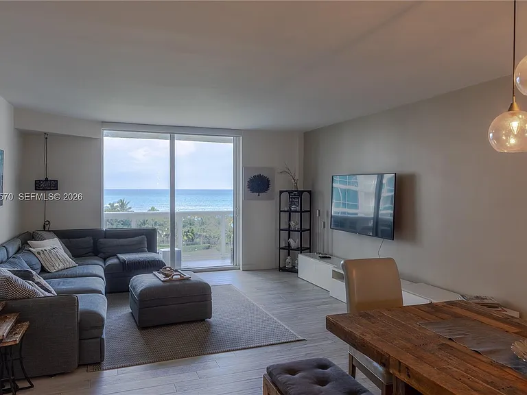 10275 Collins Ave #634 — Photo 2