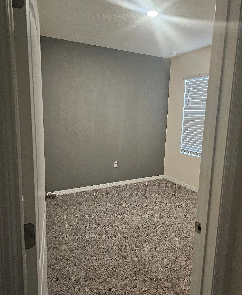 3 bed, $1,900 — Photo 2