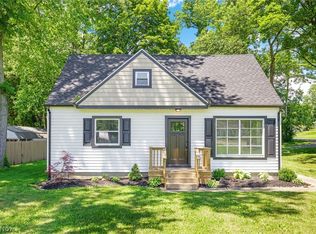 1371 Krumroy Rd, Akron, OH 44306