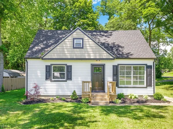 1371 Krumroy Rd, Akron, OH 44306