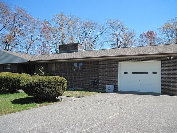 2nd image of 324 Hillside Rd