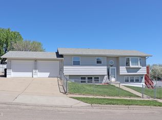 3434 Breen Dr, Bismarck, ND 58501