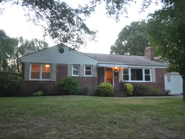 17 Fleming Dr, Hampton, VA 23669