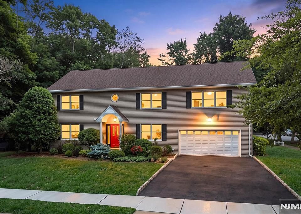 1st image of 720 Maxwell Pl