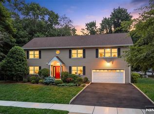 720 Maxwell Pl, Ridgewood, NJ 07450