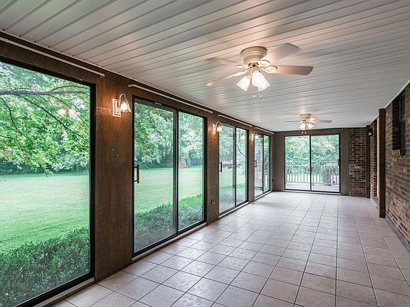 5th image of 680 Carolyn Ln