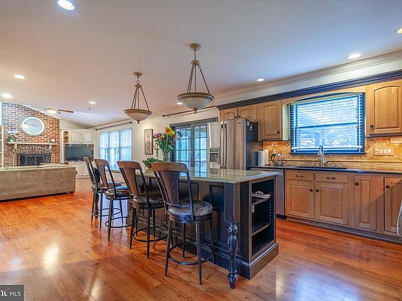 3rd image of 2425 Hunters Chase Ct