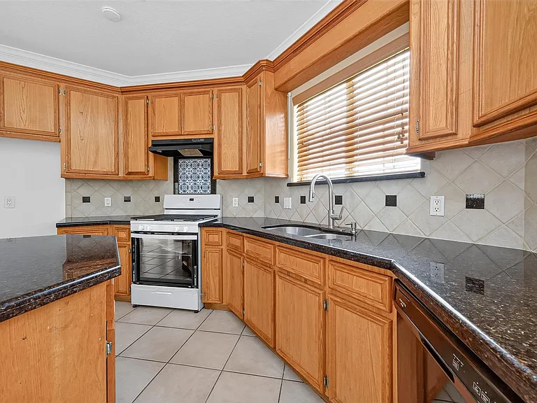 20003 Fieldtree Dr — Photo 19