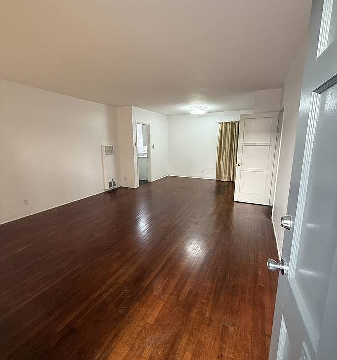 1st image of 1332 N Sycamore Ave #3