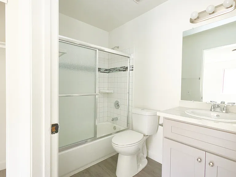 4619 Rosewood Ave — Photo 15