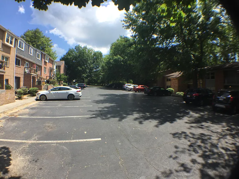 1747 Donlee Dr — Photo 3