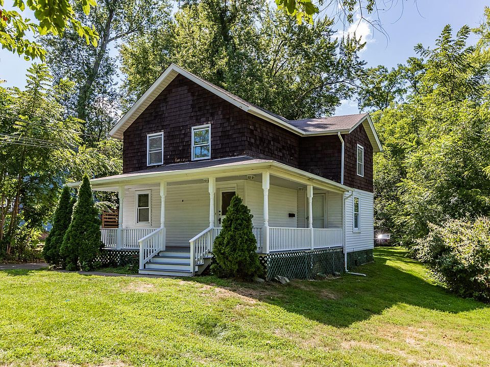 Front view, entrance on right side.