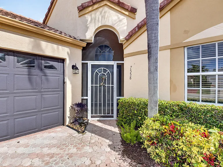 7558 Ironbridge Cir — Photo 2