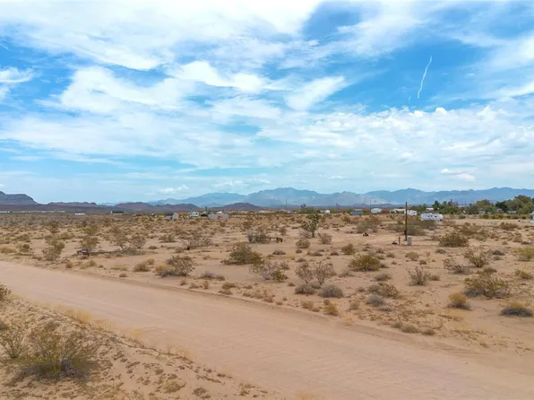 16362 S Douglass Lane, Yucca, AZ 86438