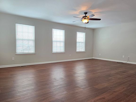 3rd image of 158 Vineland Parkway Dr