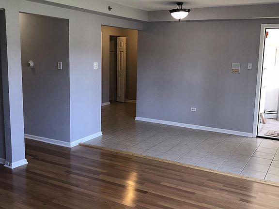 3rd image of 8424 W 87th St APT 1C